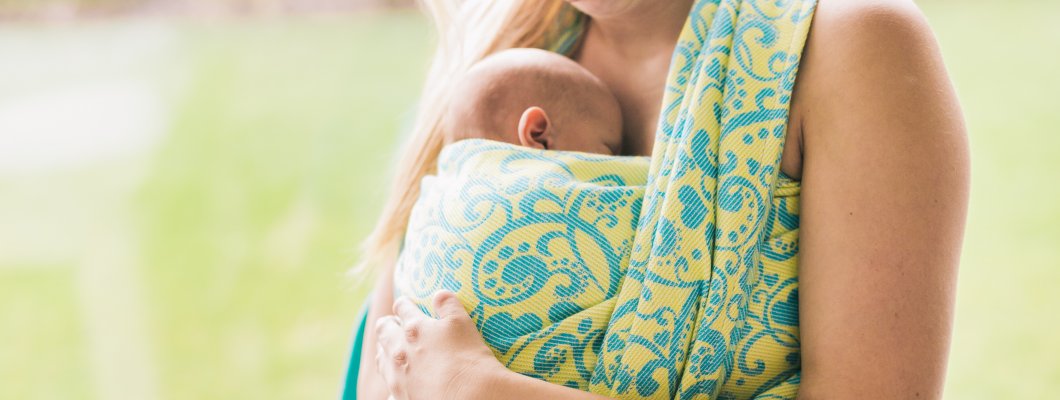 Ako uviazať novorodenca do šatky na nosenie