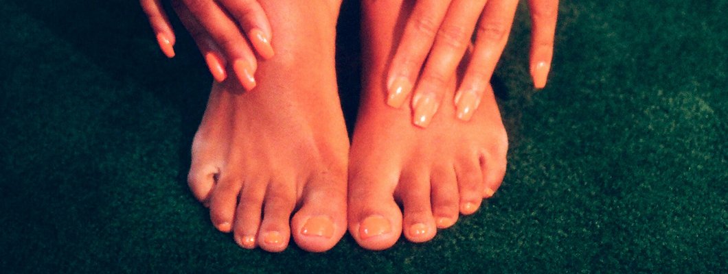 Fühlen Sie Fußschmerzen? Was verursacht es und was hilft es
