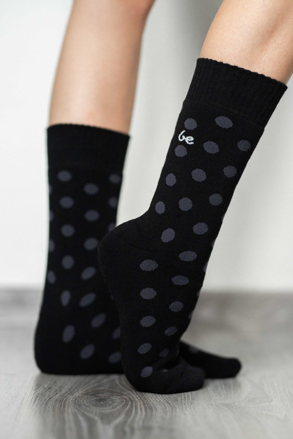 Zimní barefoot ponožky - Puntíky - černo-šedé