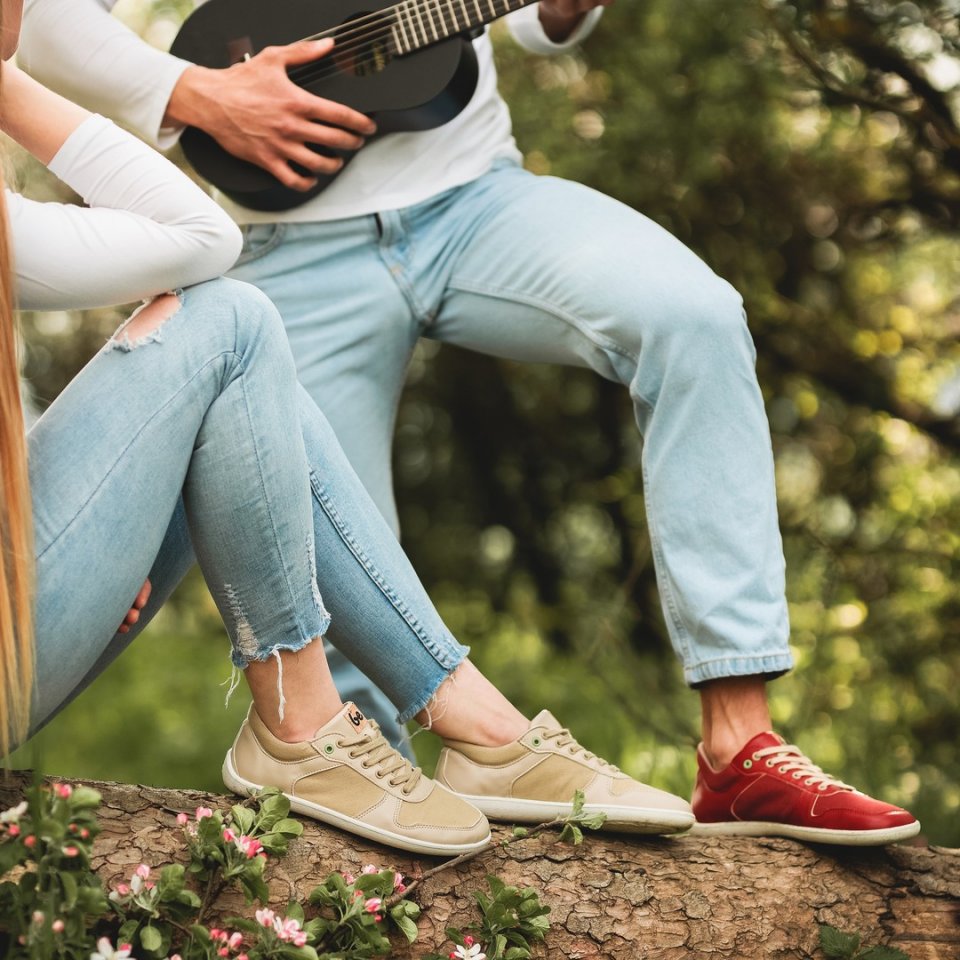 🎸 You don't need to play like a king to be a champion for someone. Be Lenka Champ are here for everyone who can enjoy the most beautiful moments with their loved ones. 👩‍❤️‍👨
.
.
.
.
.
.
.
.
.
#barefootshoes #zerodrop #spreadyourtoes #barefoot #strongfeet #piedsnus #toebox #widetoebox #minimalfootwear #healtyfeet #barefootrunner #livewithbarefootfreedom #footpain #barfussschuhe #foothealth #barefooting #barefootmen #barefoots #BarefootLife #barefootmassage #barefootwalking #barefootrunning