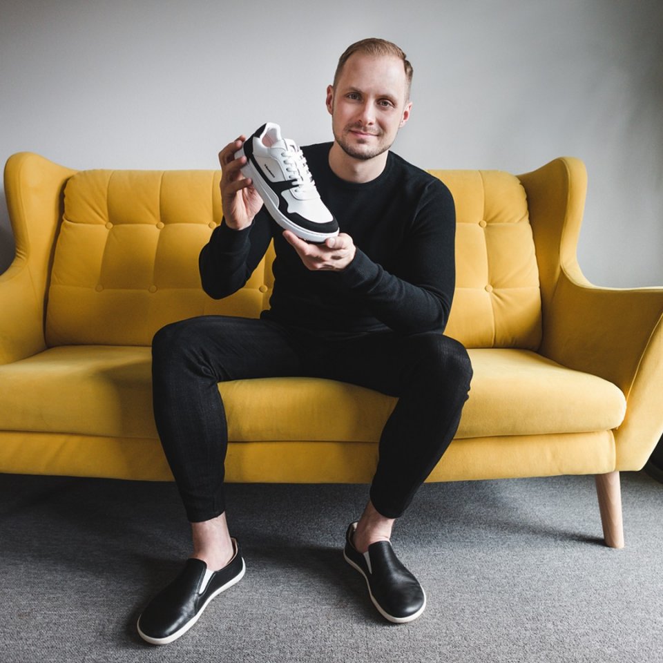 👣 Here is why Be Lenka CEO Juraj Fehervari likes barefoot shoes?
"Barefoot shoes give me comfort and freedom. I don't like to limit myself in everyday life, and Be Lenka shoes give me that unrestricted feeling. 
A shoe should be foot-shaped and, not the other way around." 
.
.
.
.
.
.
.
.
.
.
#barefootshoes #zerodrop #spreadyourtoes #barefoot #strongfeet #piedsnus #toebox #widetoebox #sale #healtyfeet #barefootrunner #livewithbarefootfreedom #footpain #barfussschuhe #foothealth #barefooting #barefootmen #barefoots #BarefootLife #barefootmassage #barefootwalking #barefootrunning