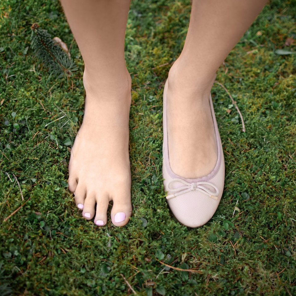 🧐 Sometimes a photograph speaks louder than thousand words.
👣 This is the case. Your toes deserve freedom.
.
.
.
.
.
.
.
.
.
.
#barefootshoes #zerodrop #spreadyourtoes #barefoot #strongfeet #piedsnus #toebox #widetoebox #sale #healtyfeet #barefootrunner #livewithbarefootfreedom #footpain #barfussschuhe #foothealth #barefooting #barefootmen #barefoots #BarefootLife #barefootmassage #barefootwalking