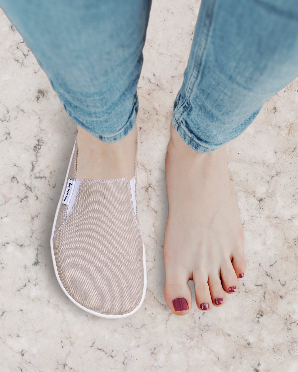 👣 Healthy feet are essential for a comfortable gait and overall well-being. When you give your toes ample space to move, you'll engage muscles you didn't even know you had, resulting in better balance and stability.

👉 Start by choosing shoes that respect the foot's natural shape and provide adequate flexibility.

👌 Find your perfect Be Lenka fit and give your feet the care they deserve. #rightshoeshape 
 .
.
.
.
.
#belenkafamily #barefootshoes #barefooting #grounding #livewithbarefootfreedom #rightshoeshape #widetoebox