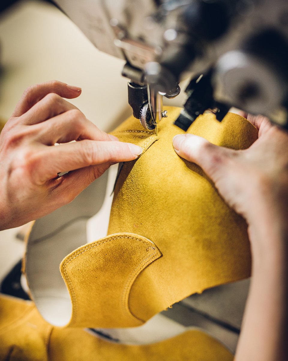 🤫 What's behind Be Lenka #barefootshoes production? 

👟 When designing and producing our shoes, we pay attention to details that allow us to offer you top-quality footwear. That means less waste, minimal environmental impact, and a long lifespan for the final product.

😉 Are you interested in the backstage of our production?
.
.
.
.
.
#belenka #belenkafamily #handmade #handcrafted #howto #didyouknow