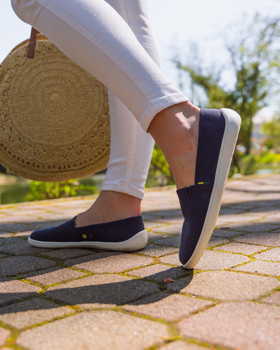 ☀️ Practical and airy - new #barefoot slip-on sneakers Be Lenka Bali. LINK IN BIO.

🤍 Easy to put on without lacing.
🤍 The stitched sole guarantees a longer shoe life.
🤍 The spacious design and flexible materials.
🤍 3 summer and easily combinable colors.

😍 Enjoy their lightness and comfort even on the hottest days.
.
.
.
.
.
#belenkashoes #barefootshoes #rightshoeshape #summerbarefoot