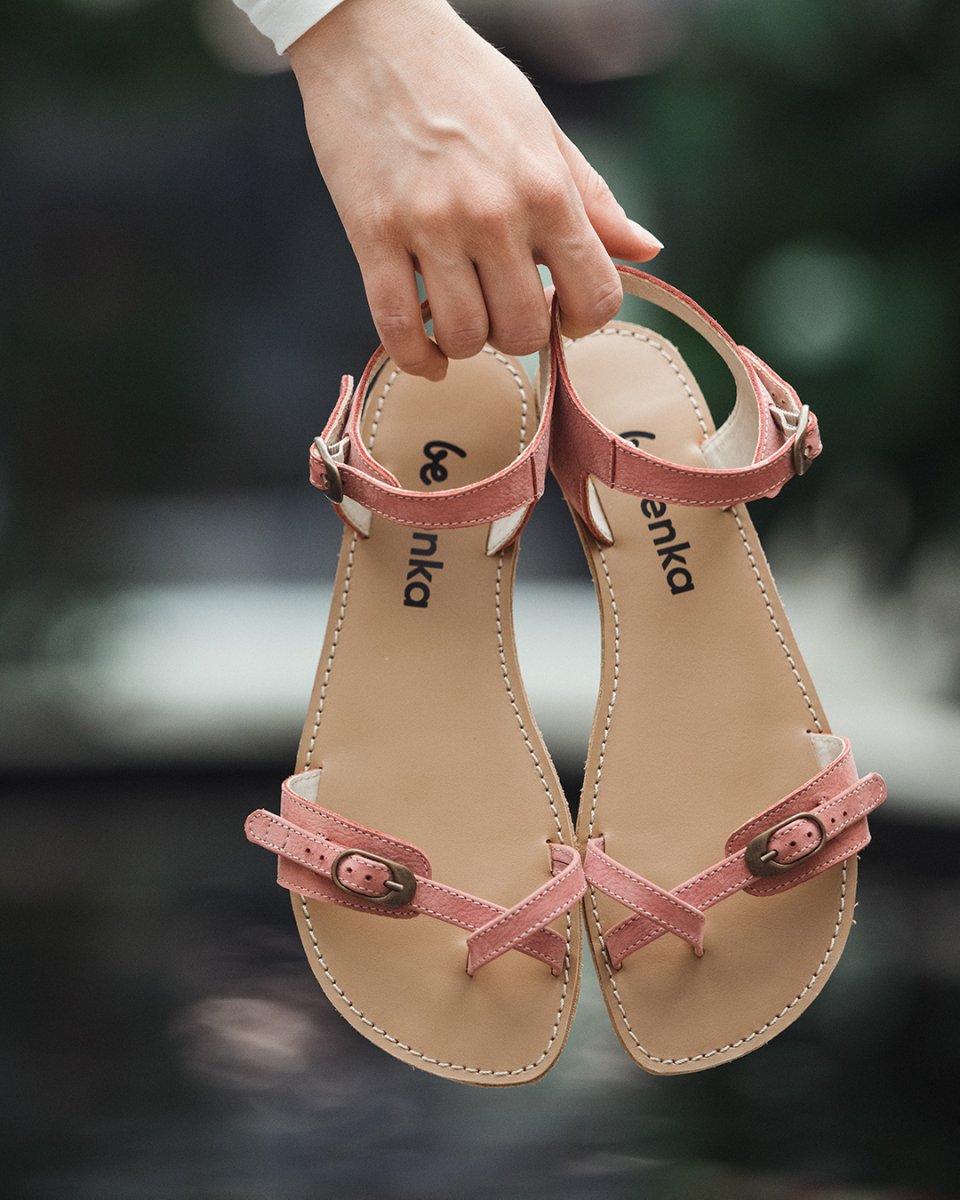 🌞 Refresh your steps even on the hottest summer days with our new Be Lenka Claire sandals. 
👉 LINK in bio.

🌼 Elegant #barefootsandals made of premium leather 
🌼 Lightweight as a feather while providing sufficient protection for your feet 
🌼 Adjustable strap for maximum comfort 
🌼 Comfortable for all-day wear, even in hot weather

🤩 High-quality leather and thoughtful design ensure that your feet always feel like walking on a cloud. 
.
.
.
.
#barefootshoes #belenkashoes  #healthyfeet #flexiblesole #barefootshoesforwomen