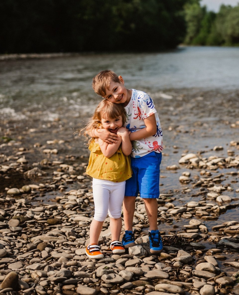 👦👧 Planning any summer adventures with your kids?

👣 Then don't forget about comfortable barefoot footwear that respects the anatomical shape of your little explorer's feet. 
👉 Link in bio.

🐠 Be Lenka Seasiders are perfect companions for vacations near water. 
🦕 Be Lenka Xplorer, however, are ideal for exploring nature and going on forest trips.

🧐 Which of the new #barefoot models do your little adventurers prefer?
.
.
.
.
.
#belenkashoes #barefootshoesforkids #belenkafamily #rightshoeshape #livewithbarefootfreedom #naturalfootwear #footshaped