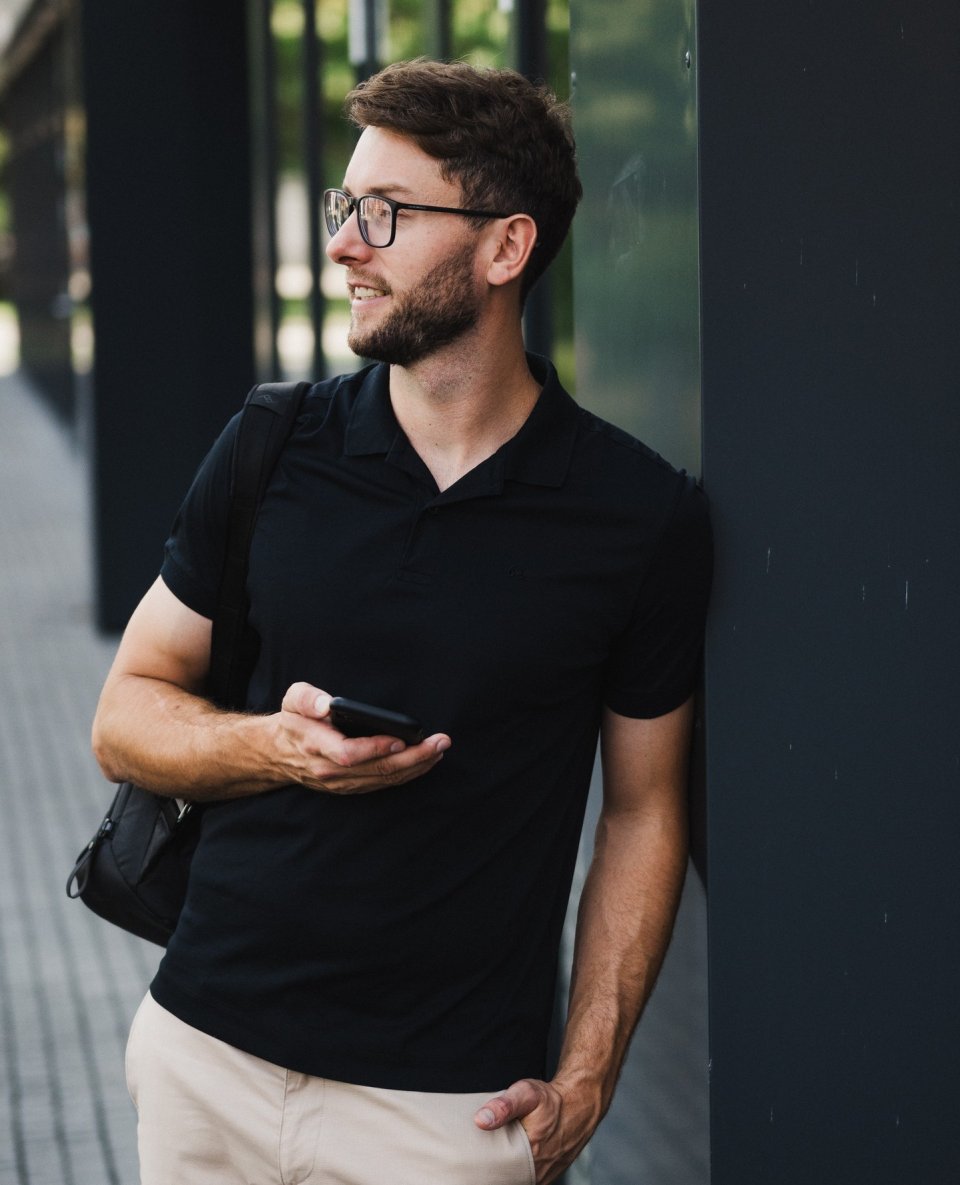 😎 A must-have in every man's wardrobe? 

👌 Thanks to its excellent elasticity, the understated men's polo shirt from Be Lenka Essentials is an ideal fit for all body types.

👉 Shop at the link in our bio. 
.
.
.
.
.
#belenka #belenkafashion #capsulewardrobe #madeineurope #minimalismfashion #belenkamensfashion