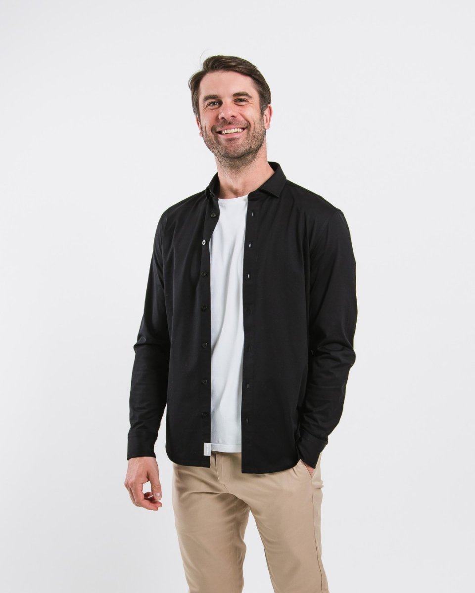 🖤 Men's Shirt Be Lenka Essentials Regular in sleek Black.

👌 Designed for all-day comfort. 
👌 The Ultra Performance finish adds breathability, sweat resistance and resists dirt.
👌 Partially liquid-repellent! 
.
.
.
.
.
#belenka #belenkafashion #capsulewardrobe #madeineurope #minimalismfashion #belenkamensfashion