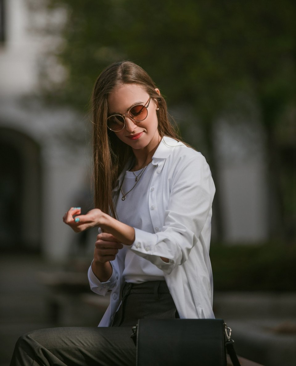 ✨ Accessories are the key. 

👉 A chic handbag, trendy sunglasses, and a subtle necklace - the essentials for the finishing touch to your flawless outfit. 

👌 Are you ready to shine?
.
.
.
.
.
#belenka #belenkafashion #capsulewardrobe #madeineurope #minimalismfashion  #belenkawomensfashion