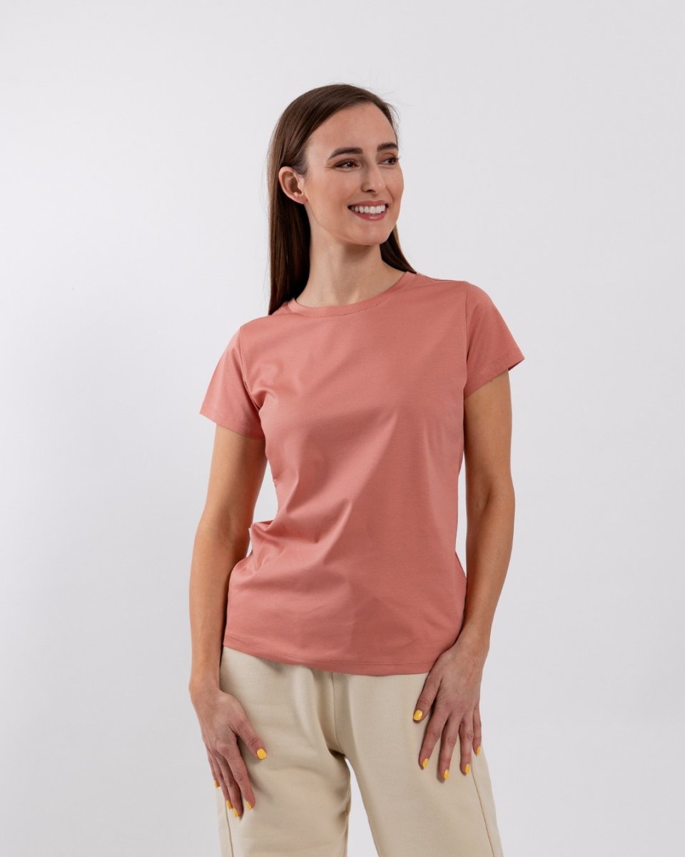 🌸 Effortless Elegance in Salmon Pink. 
Our Essentials Round Neck T-shirt offers:

✨ Supreme comfort
✨ Unique breathability
✨ Antibacterial finish

🌿 Crafted from 100% cotton for perfect moisture absorption, it fits beautifully on all body shapes. 
🔗 Shop now at the link in bio. 
.
.
.
.
.
#belenka #belenkafashion #capsulewardrobe #madeineurope #minimalismfashion  #belenkawomensfashion