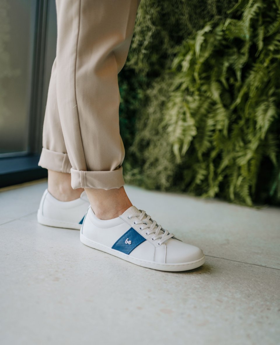 🤩 Experience the blend of premium quality and comfort with the new #barefoot sneaker model Be Lenka Elite.
👉 link in bio

🤍 Available in 4 timeless colors
🤍 Made from premium Nappa leather
🤍 Adorned with a stylish metal "Be" logo
🤍 Stitched Everydaycomfort sole for extended durability

Unisex leather sneakers that you'll fall in love with at first sight.
.
.
.
.
.
#barefootshoes #livewithbarefootfreedom #newarrival #rightshoeshape