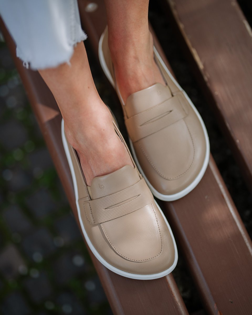 🧐 Do you already own a pair of Be Lenka barefoot moccasins? 🤎

💬 What has been your experience? Share with us in the comments!
.
.
.
.
.
#belenkashoes #barefootshoes #barefootshoesforwomen #rightshoeshape #zerodrop #widetoebox