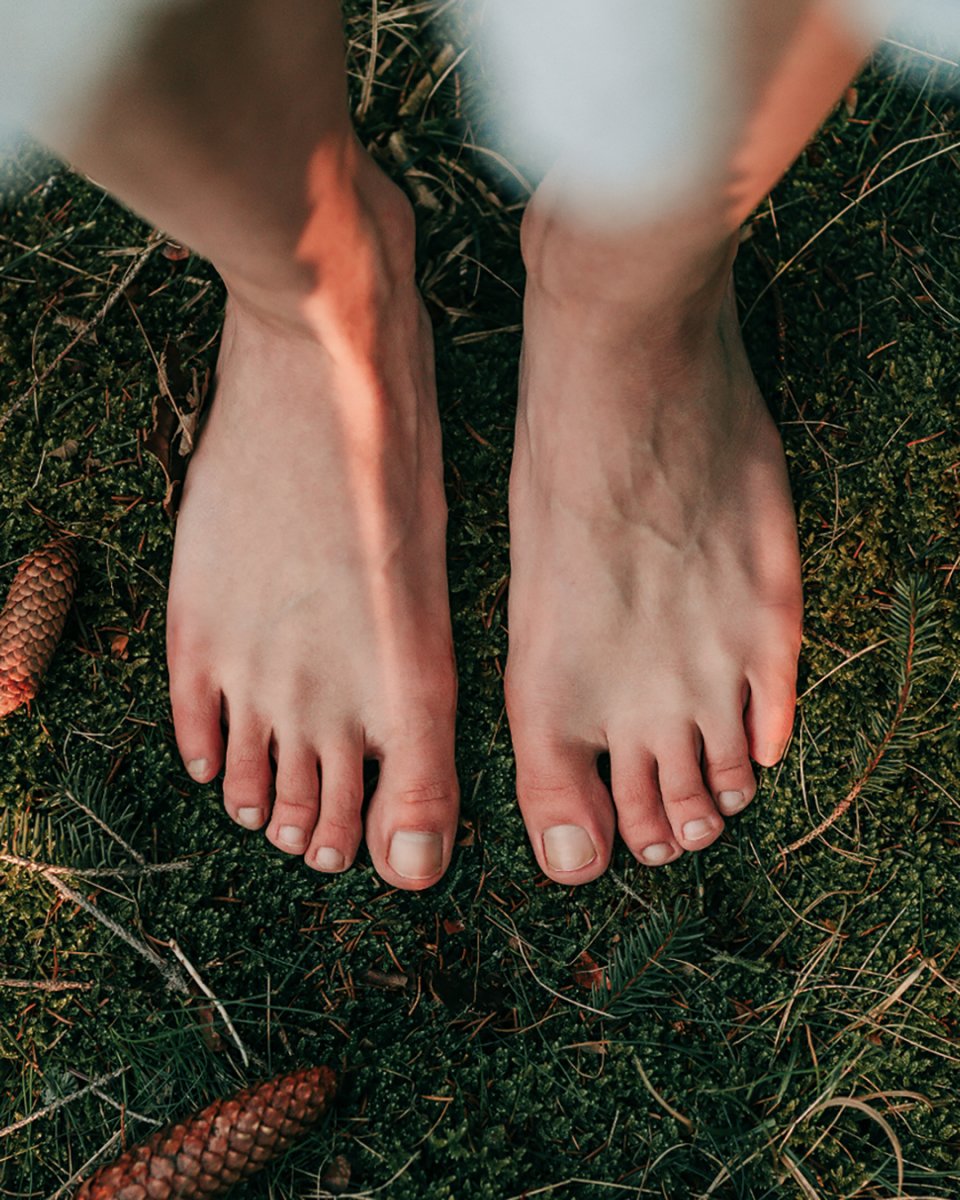 🌍 Happy Earth Day!

🌿 Enjoy (not just today) the experience of walking barefoot, also known as grounding, which connects us directly with the Earth's natural energy.

🌱 Experience the joy of natural movement and the peace that comes with it.

👣 Do you regularly enjoy barefoot walking? Share your experiences with us!
.
.
.
.
.
#belenkafamily #barefootshoes #barefooting #grounding #livewithbarefootfreedom #rightshoeshape #widetoebox #grounding #earthday