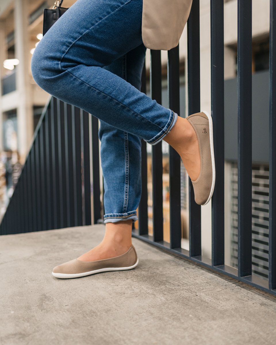 🌿 Introducing a fresh arrival - the knit Be Lenka Delight barefoot ballet flats are here.

👉 Made from highly breathable material.
👉 Practical and easy to slip on.
👉 Expertly handcrafted.
👉 Removable insole for easy maintenance.

🤍 A piece you'll love to wear not just on casual days, but also while exploring new places.
.
.
.
.
.
#barefootshoes #belenka #summerwithbelenka #flexiblesole #healthyfeet #barefootbaletflats