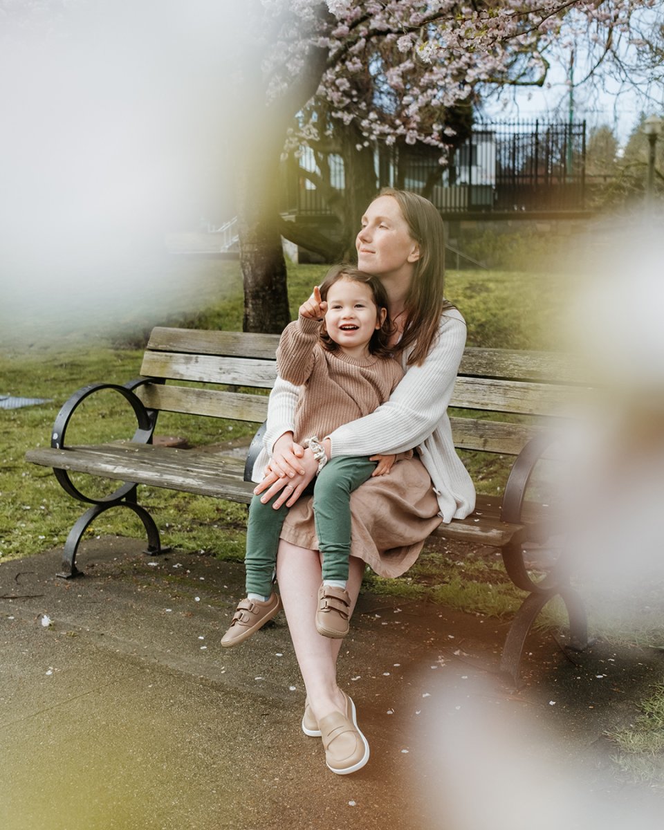 🌸 Happy Mother's Day! 🌸

🥰 Today we celebrate all the wonderful mothers out there.

💬 Tell us, what makes your mom special? Share your stories in the comments to honor and appreciate the incredible women in our lives. ❤️
.
.
.
.
.
#belenka #belenkabarefoot #minimalistshoes #barefootshoes #belenkafamily #mothersday
