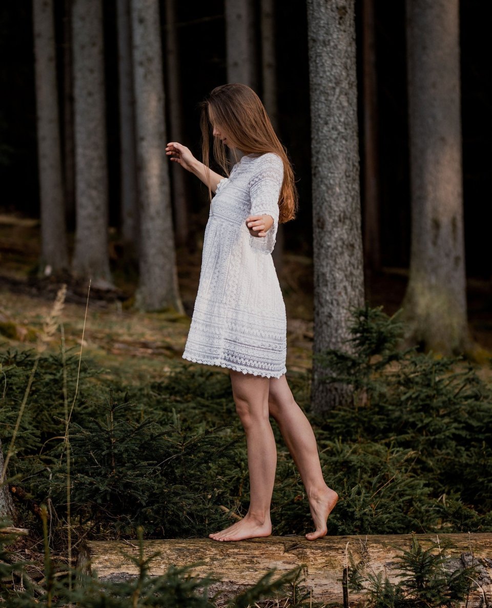 Ever tried walking barefoot in the forest? 🌳 

✅ Walking barefoot can improve balance, posture, and reduce stress. 

Reconnect with nature and boost your mood for the week ahead. 🧘‍♀️
.
.
.
.
#belenkafamily #barefootshoes #barefooting #grounding #livewithbarefootfreedom #rightshoeshape #widetoebox