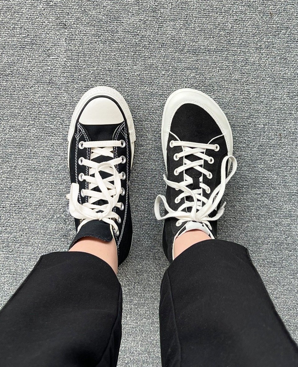 👈 Left or right? 👉

The choice is yours, but one thing is certain: the right one will change your life. 😍
.
.
.
.
.
#rightshoeshape #belenkashoes #halluxvalgus #bunions #livewithbarefootfreedom #healthyfeet
