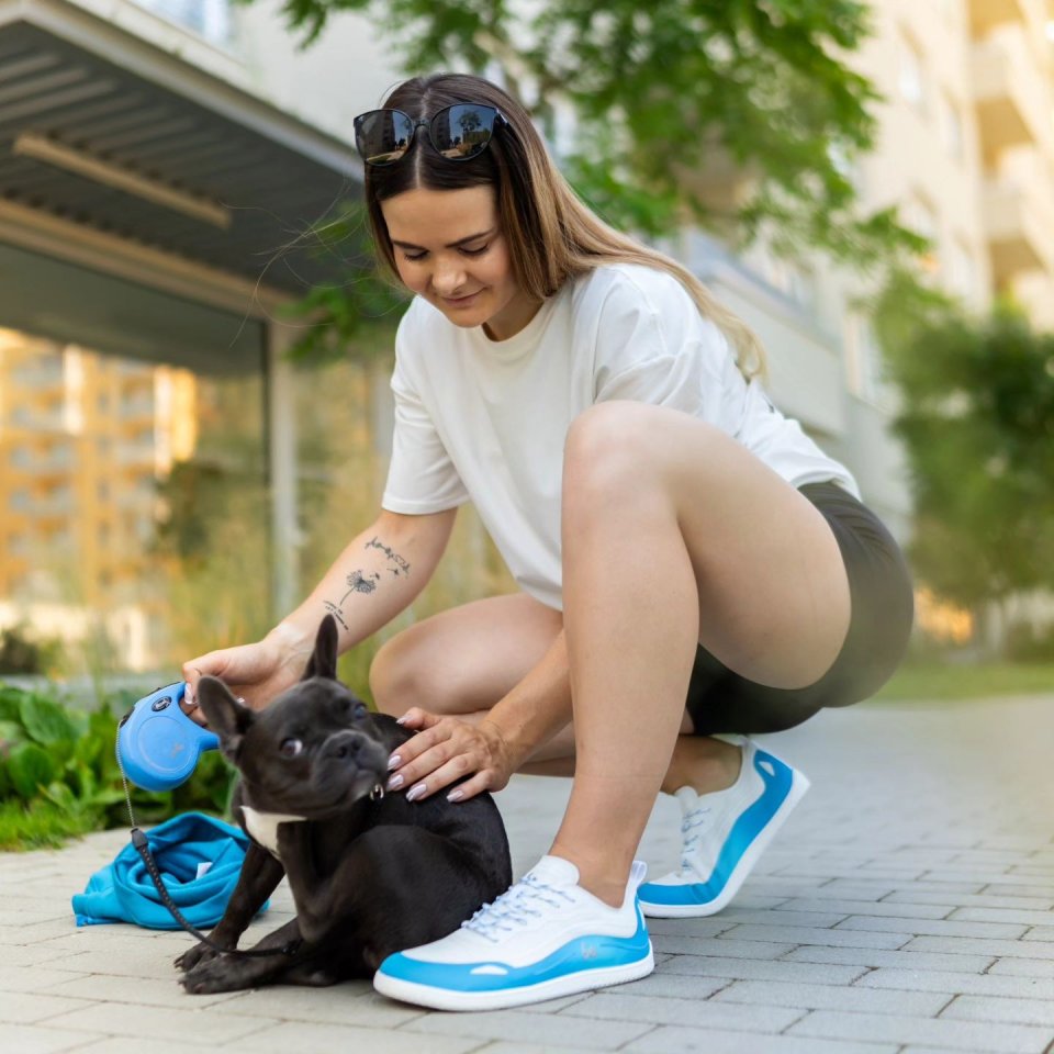 Ready for some fun with your furry friend? 🐶💙

These barefoot shoes are perfect for every adventure, from park strolls to playtime. 🥰
.
.
📸 @nat_lapakova
.
.
#belenkashoes #barefootshoes #rightshoeshape #footshaped #minimalistfootwear #belenkabarefoot
