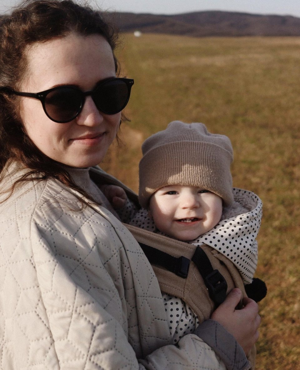 🤱 Explore the world together, in each other's embrace.

🍂 Take a deep breath and savour the autumnal nature's scents, colours, and sounds.

💕 Our carriers are perfect for adventures - they're safe, comfortable, and you'll undoubtedly appreciate their beautiful design.

📸 @radost_je_volba
.
.
.
#babycarrier #babywearing #momlife #sale 
#autumnvibes