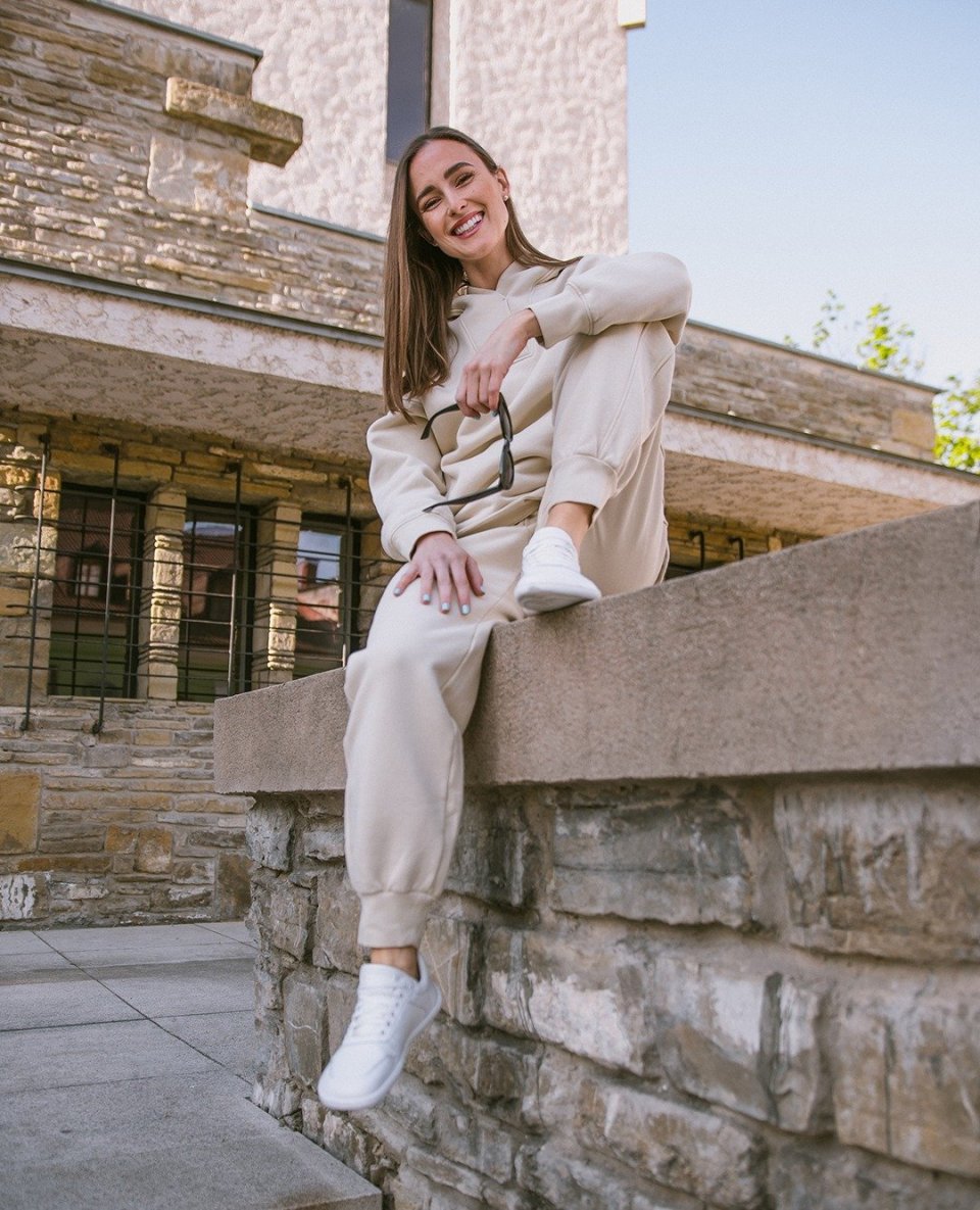 🌸 Embrace the chilly season in ultimate cosiness with our Be Lenka Essentials Hoodie & Sweatpants — now at a delightful 40% off!
.
.
.
.
.
#sale #capsulewardrobe #belenka #specialdeals #premuimfashion