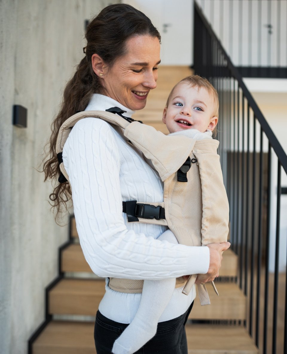 😍 Timeless beige – always was, always is, and always will be IN. 

💫 Carry your little one in style with our chic and comfy baby carrier.
.
.
.
#babycarrier #babywearing #belenkababywearing #belenkafamily #momlife