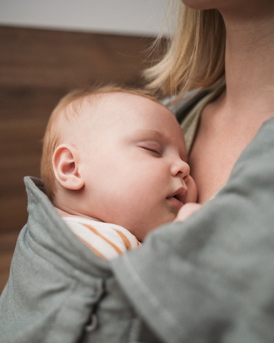 🛌 Your baby asleep in your embrace and the safety of our carrier is like a balm for the soul.

💖 These moments are unique and unforgettable.

👩‍🍼 Share with us in the comments how you most enjoy these quiet moments.
.
.
.
.
.

#babycarrier #babywearing #momlife #belenkababywearing #belenka