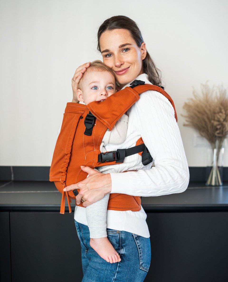 Grows with your baby! 🌱 Be Lenka Mini – a comfortable and stylish carrier for babies from 3 kg. Features ergonomic straps, drool pads, and an original design. 👶🧡
.
.
.
.
.
#babywearing #parenting #babywearingmom #belenkacarrier #babycarrier #belenkamini #ergonomiccomfort