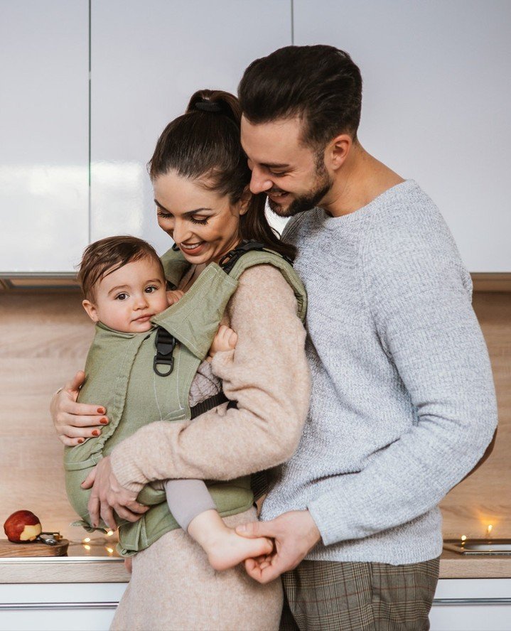 💑 A strong partnership is the foundation of a functioning family.

The love between parents is also reflected in their children. Their happiness is directly linked to the home atmosphere 🏠

Here’s a little tip:
✅ Take turns wearing your baby with your partner and discover the beauty of shared caregiving with a Be Lenka carrier. 💖👶
.
.
.
.
. 
.
#babywrap #babywearing #momlife #belenkababywearing #belenka