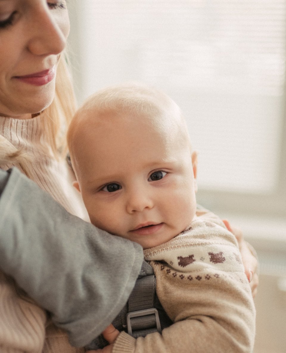 🤍 What could be more beautiful than the curiosity in little eyes?

✨ The warmth of mommy's embrace and the view of the world from the Be Lenka ergonomic carrier can create a smile just like this. 
.
.
.
.
.
#belenka #babywearing #babycarriers #babywearinglove #momlife