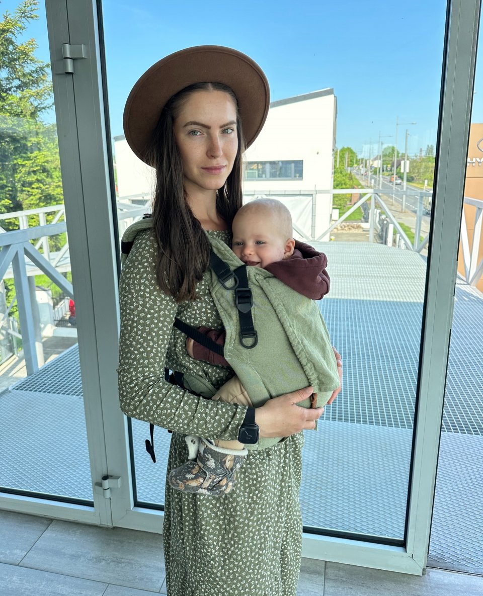 🤍 Coordinate your outfit with your little treasure.

Fall in love with the unicolour options of Be Lenka 4ever Neo ergonomic carriers.

😉 Perfect for those who love earthy tones and practicality.

📸 @kristyna_maksjakov
.
.
.
.
#babywearing #motherlove #belenkababywearing #belenkafamily