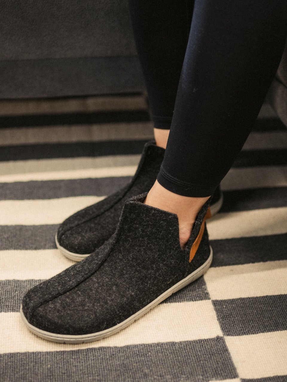 Barefoot papuče Be Lenka Chillax - Ankle-cut - Black